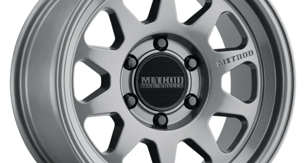 MR316 Gloss Titanium – LC200 5 x 150 (17INCH)